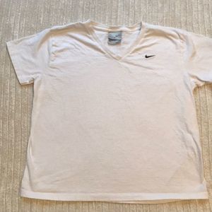 Nike T-shirt SZ Medium